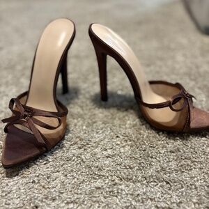 BROWN HEELS